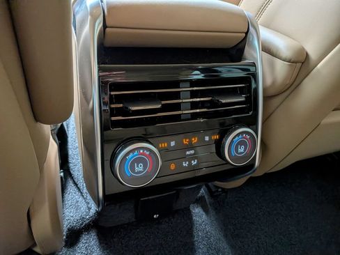 Certified 2025 Land Rover Range Rover SE AWD/4WD image 18