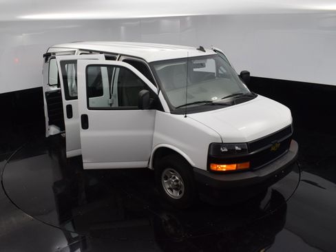 Used 2022 Chevrolet Express 2500 w/ Driver Convenience Package image 32