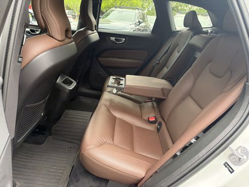 Certified 2024 Volvo XC60 B5 Plus w/ Protection Package AWD/4WD image 32