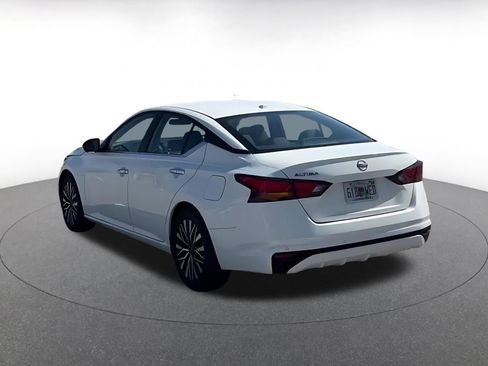 Used 2025 Nissan Altima 2.5 SV FWD image 11