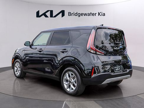 Certified 2025 Kia Soul LX w/ LX Technology Package FWD image 4