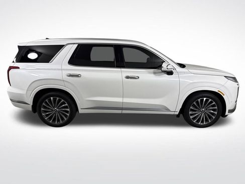 Used 2024 Hyundai Palisade Calligraphy FWD image 2