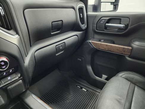 Used 2022 GMC Sierra 3500 Denali w/ Denali Ultimate Package image 14