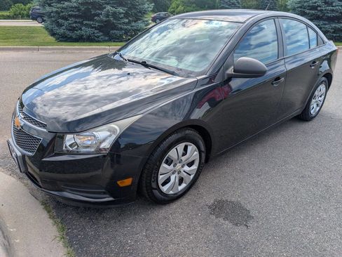 Used 2013 Chevrolet Cruze LS FWD image 5