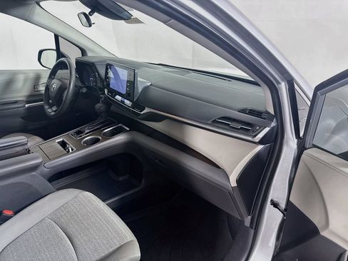 Certified 2022 Toyota Sienna LE FWD image 26