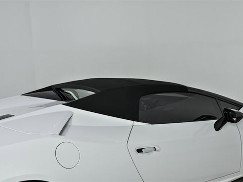 Used 2018 Lamborghini Huracan LP 580-2 RWD image 16