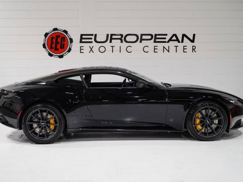 Used 2023 Aston Martin DB11 V12 RWD image 6