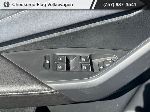 Used 2025 Volkswagen Jetta SEL FWD image 15