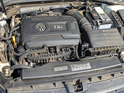 Used 2016 Volkswagen Golf SE w/ Lighting Package FWD image 33