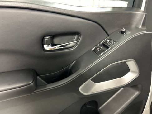 Used 2025 Nissan Frontier SV RWD image 12