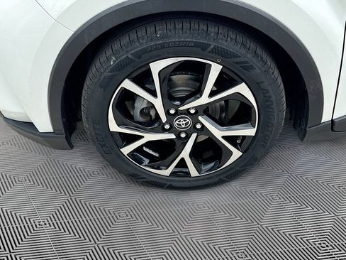 Used 2021 Toyota C-HR XLE FWD image 29