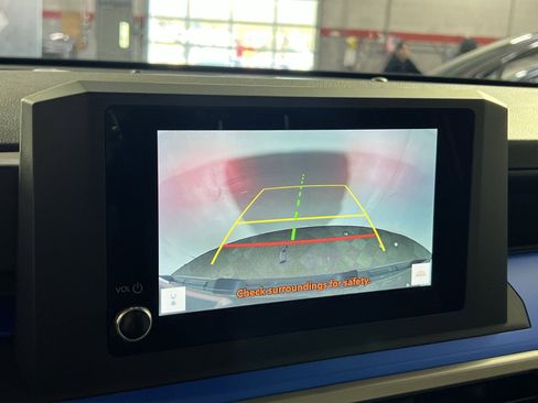 Used 2025 Toyota Tacoma TRD Off-Road image 18