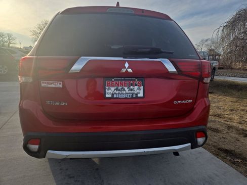 Used 2018 Mitsubishi Outlander SE image 5