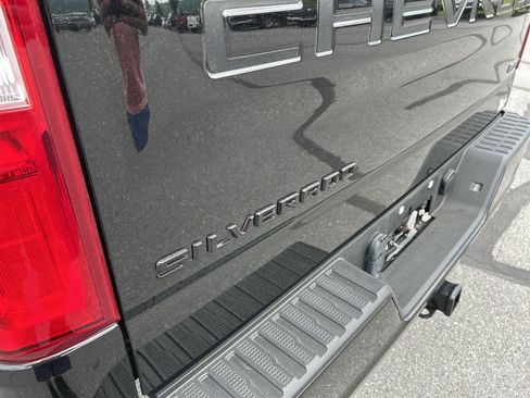Used 2022 Chevrolet Silverado 1500 RST w/ LPO, Blackout Package AWD/4WD image 12