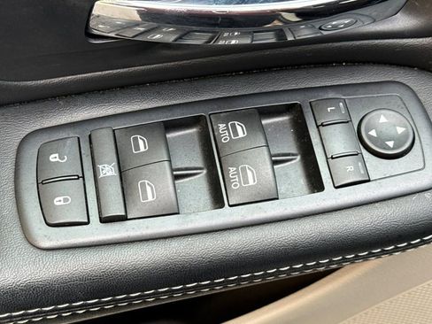 Used 2016 Dodge Grand Caravan SE image 18