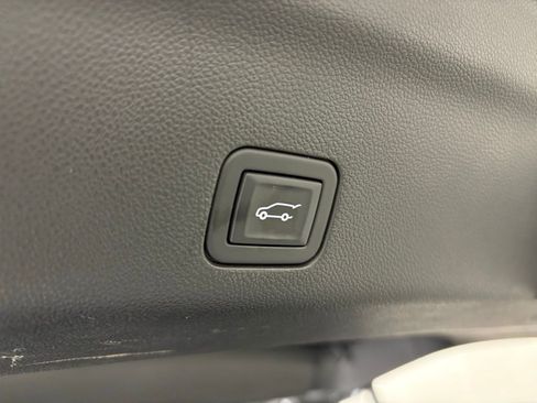 Used 2024 Chevrolet Suburban High Country w/ Premium Package image 46