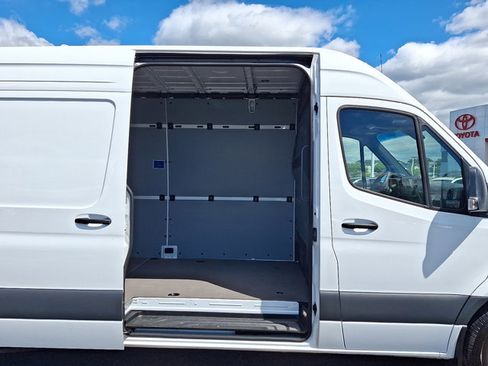 Used 2024 Mercedes-Benz Sprinter 2500 image 35