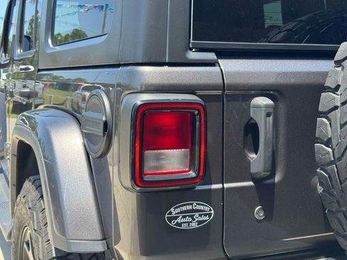 Used 2019 Jeep Wrangler Unlimited Sahara image 9