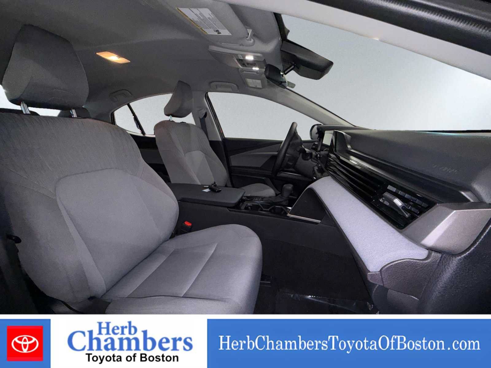 Used 2025 Toyota Camry LE AWD/4WD image 40
