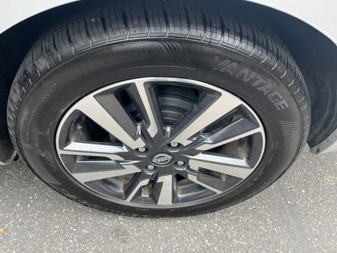 Used 2025 Nissan Versa SV FWD image 28