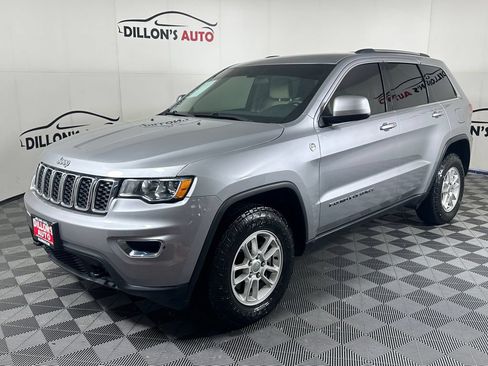 Used 2018 Jeep Grand Cherokee Laredo AWD/4WD image 2