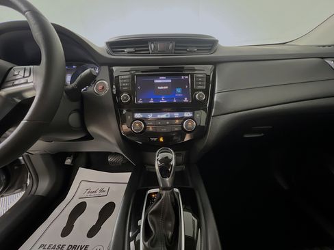 Used 2019 Nissan Rogue SV image 24