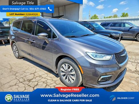 Used 2021 Chrysler Pacifica Touring-L FWD image 5