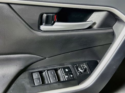 Used 2024 Toyota RAV4 XLE w/ Convenience Package FWD image 16