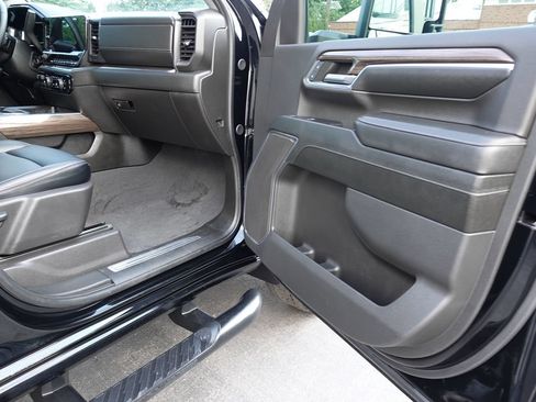 Used 2024 Chevrolet Silverado 2500 LT w/ Midnight Edition AWD/4WD image 36