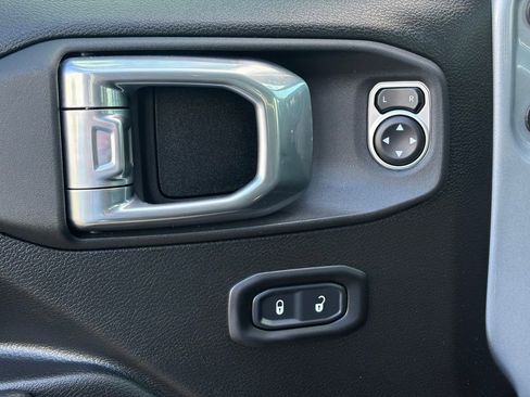 Used 2022 Jeep Gladiator Mojave w/ Cold Weather Group AWD/4WD image 20