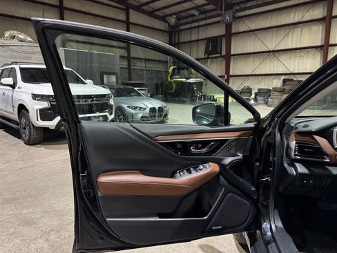 Used 2020 Subaru Outback Touring w/ Popular Package #2 image 11