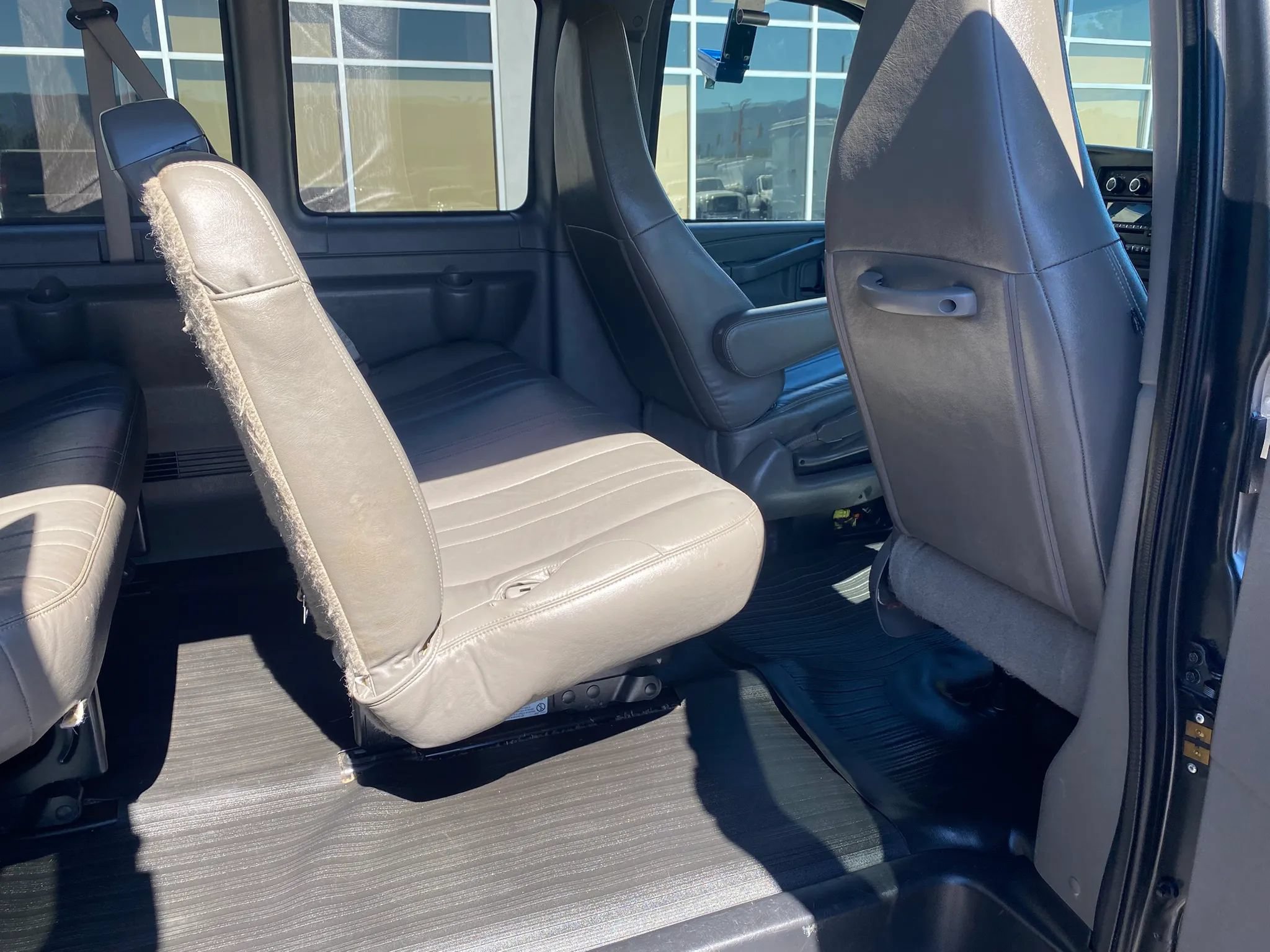 Used 2016 Chevrolet Express 3500 LS w/ Chrome Appearance Package RWD image 22