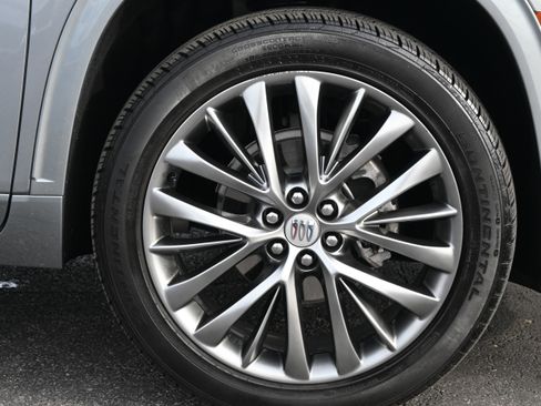 Used 2025 Buick Enclave Avenir image 15