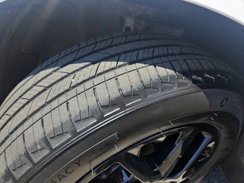 Used 2024 Chevrolet Equinox LT w/ LPO, Floor Liner Package FWD image 27