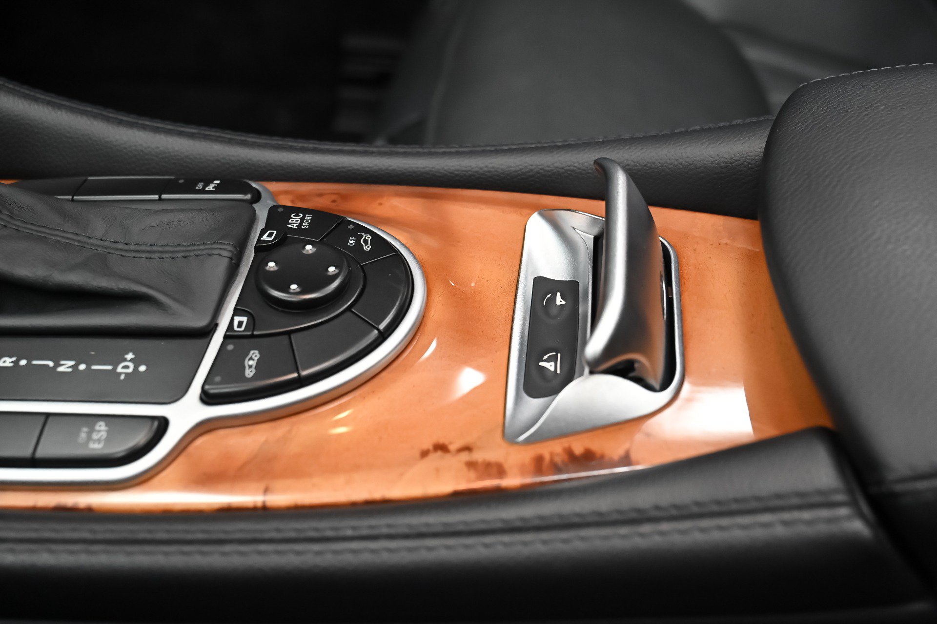 Used 2009 Mercedes-Benz SL 550 image 24