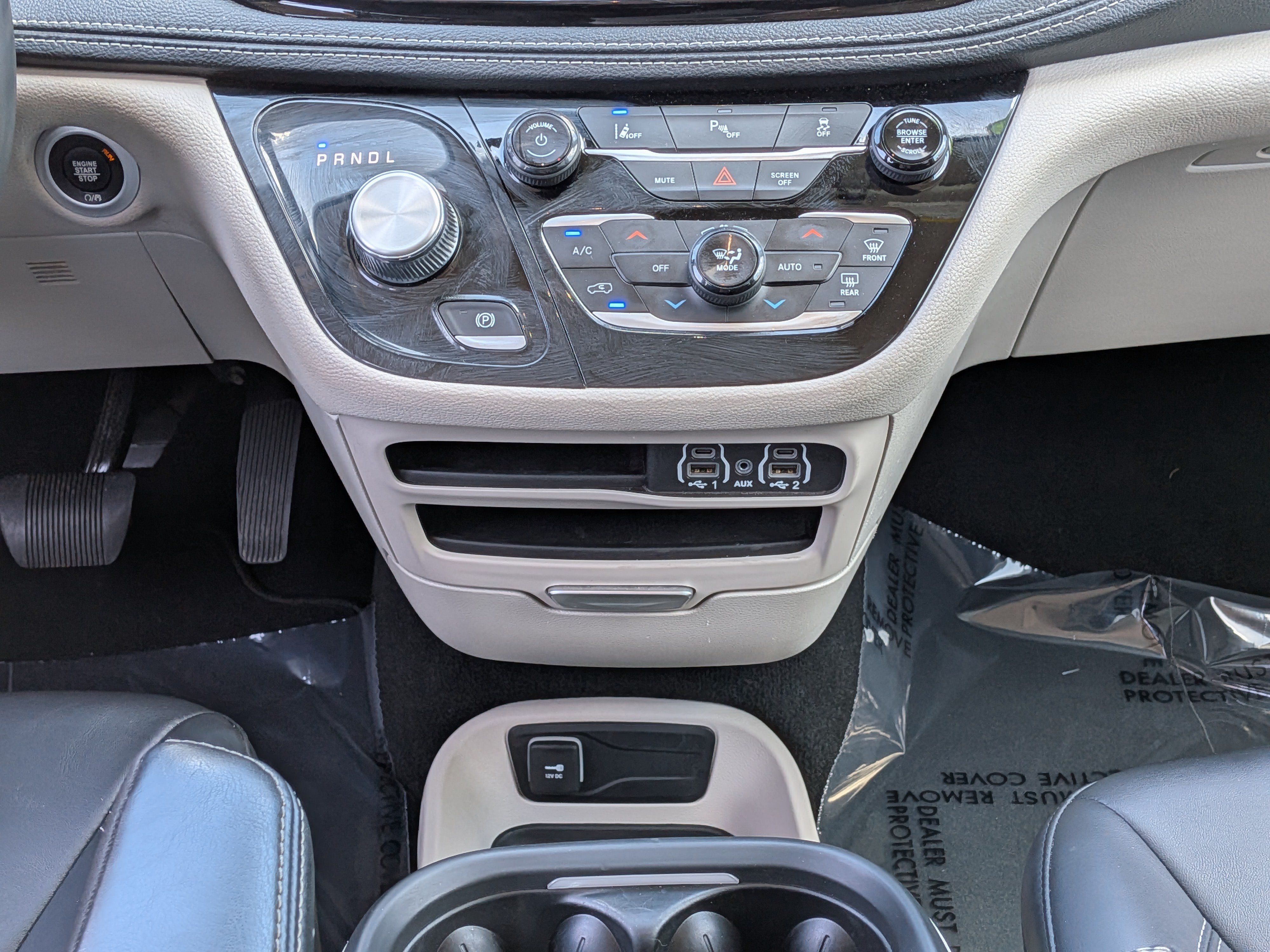 Used 2024 Chrysler Pacifica Limited FWD image 21