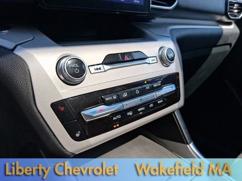 Used 2023 Ford Explorer XLT w/ Equipment Group 202A AWD/4WD image 18
