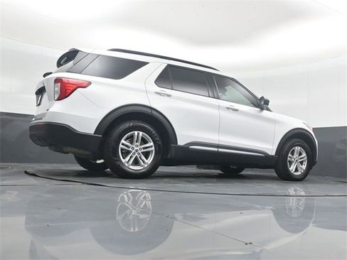 Used 2023 Ford Explorer XLT image 40