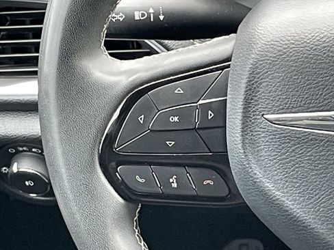 Used 2025 Chrysler Pacifica Limited FWD image 14