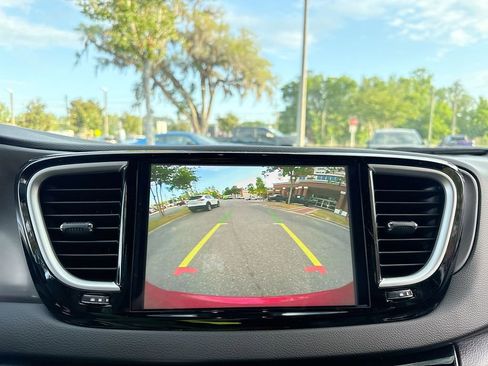 Used 2026 Chrysler Voyager LX image 21