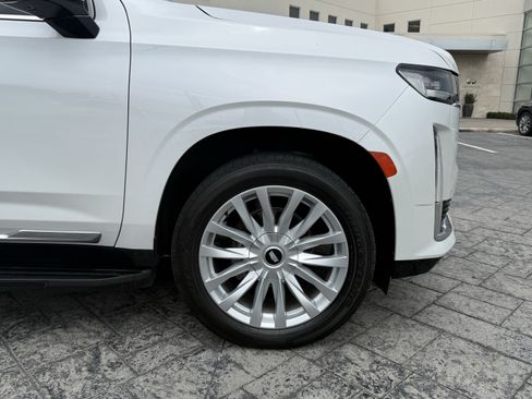 Used 2023 Cadillac Escalade ESV Luxury RWD image 9