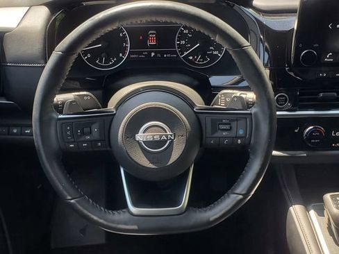 Used 2024 Nissan Pathfinder SL AWD/4WD image 25