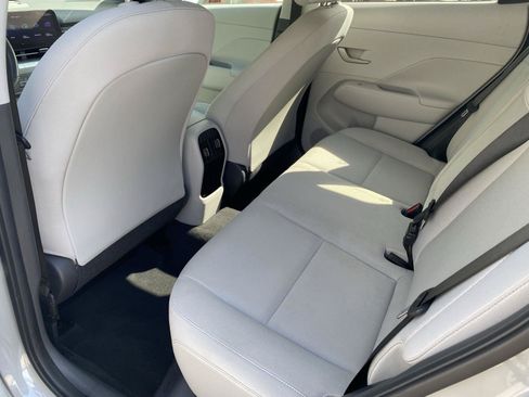 Used 2024 Hyundai Kona SEL AWD/4WD image 11