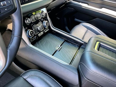 Used 2024 GMC Yukon Denali RWD image 15