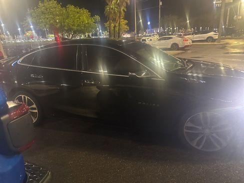 Used 2020 Chevrolet Malibu Premier image 2