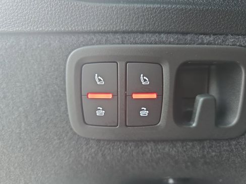 Used 2025 Audi Q7 2.0T Premium w/ Convenience Plus Package image 16