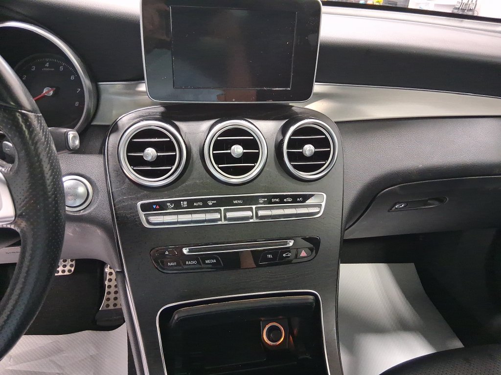 Used 2019 Mercedes-Benz GLC 300 image 21