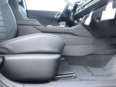 New 2026 Mitsubishi Outlander SE image 23