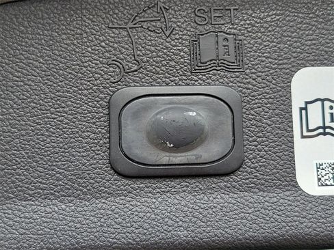 Used 2018 Ford Escape Titanium image 9