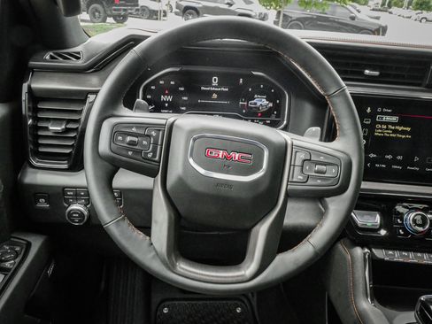 Used 2025 GMC Sierra 1500 AT4 w/ Technology Package AWD/4WD image 18